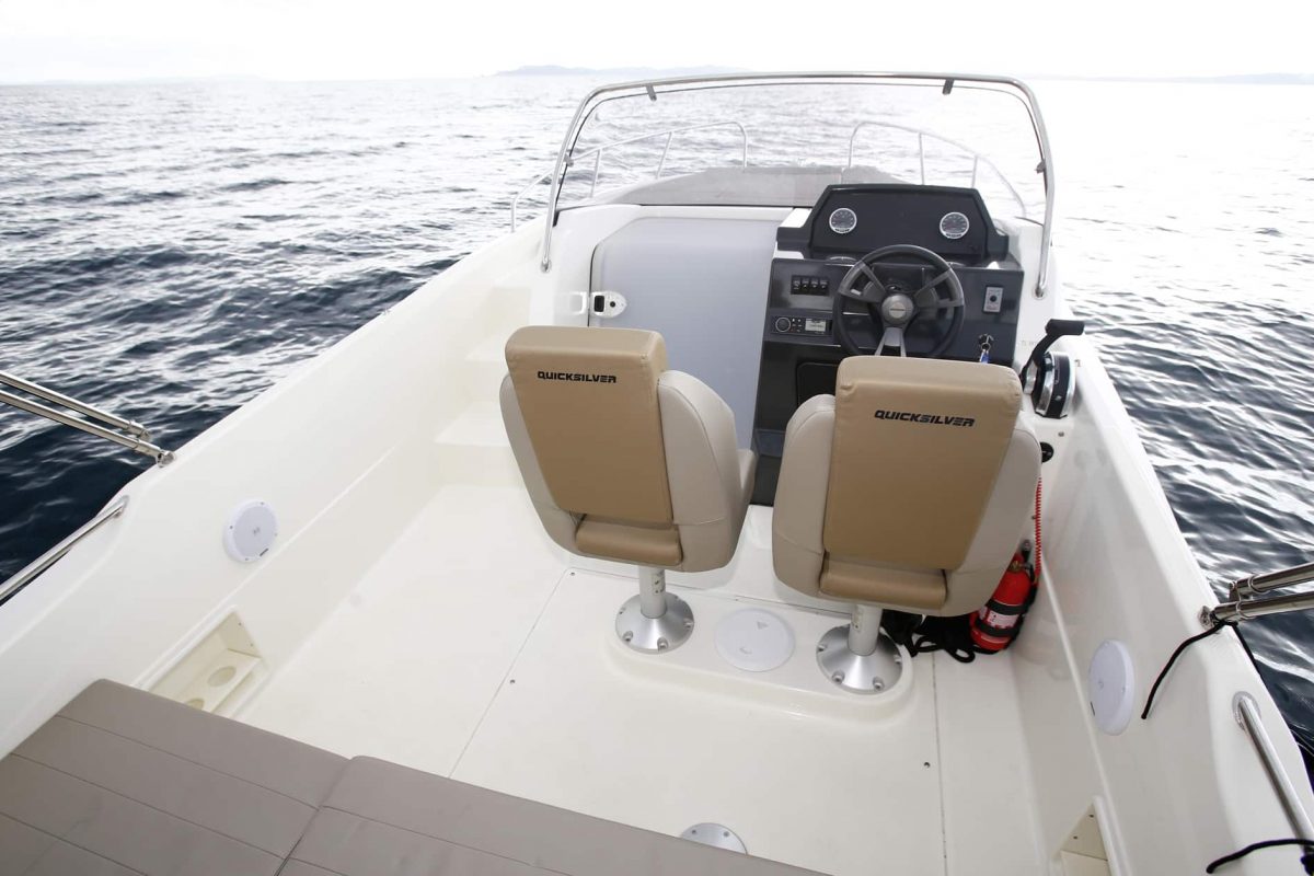 Quicksilver activ 675 sundeck