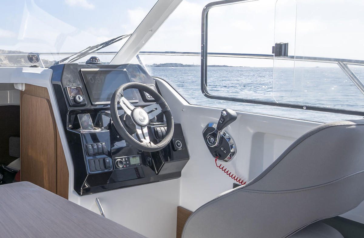 BENETEAU Antares 8