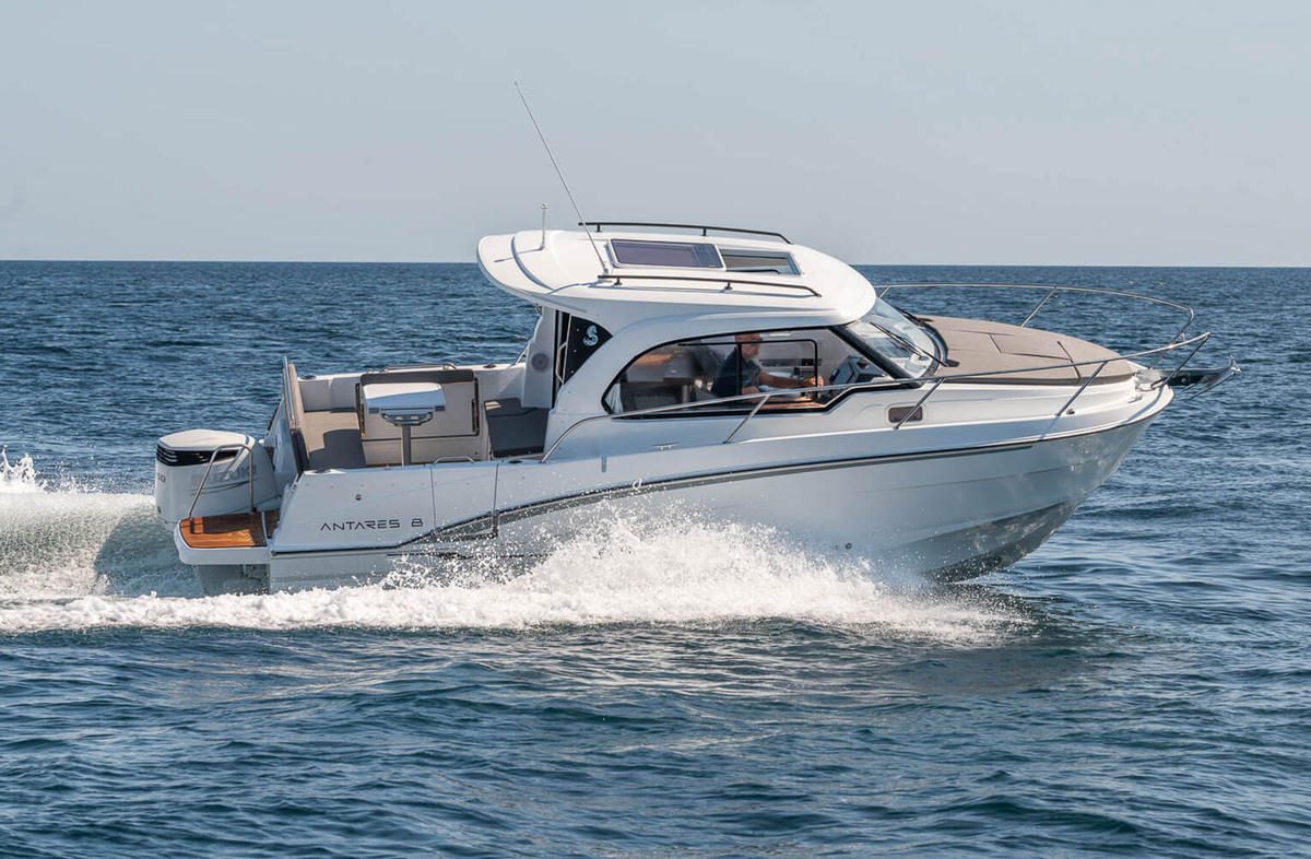 BENETEAU Antares 8