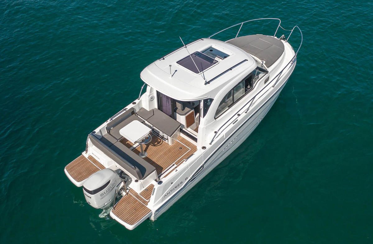 BENETEAU Antares 8