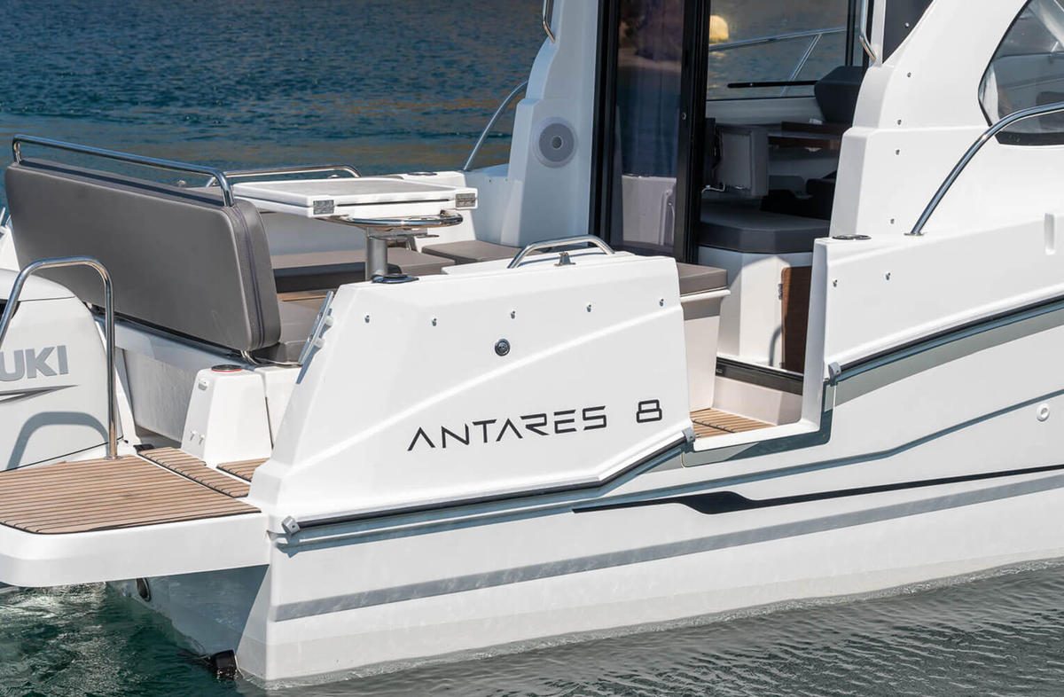 BENETEAU Antares 8