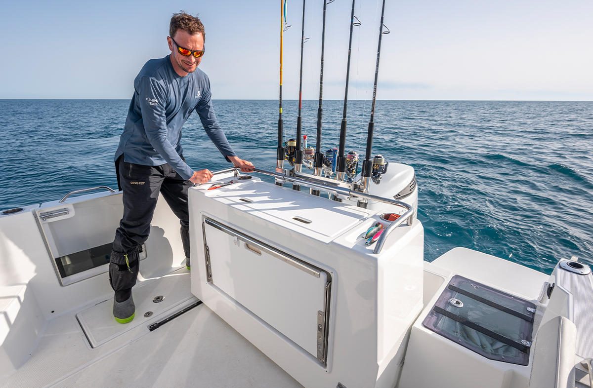 BENETEAU Antares 8 Fishing