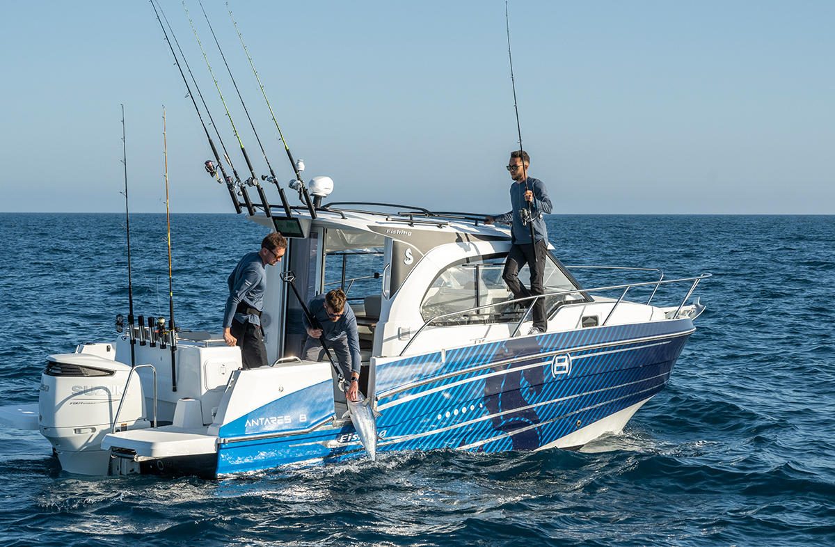 BENETEAU Antares 8 Fishing