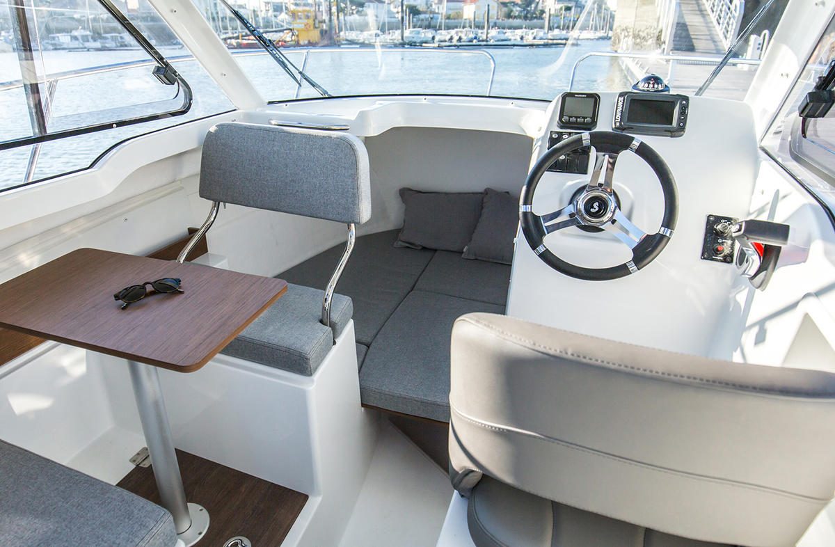 Beneteau Antares 6